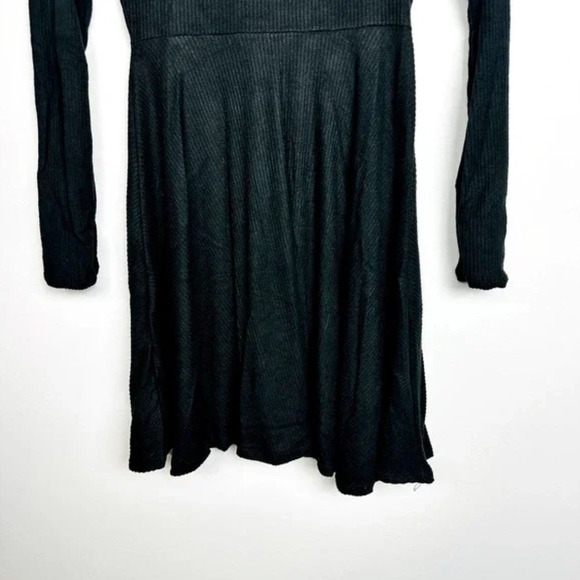 Lulus NWT Fit & Fair Ribbed Knit Long Sleeve Skater Mini Dress Black Size XSmall - Picture 4 of 6
